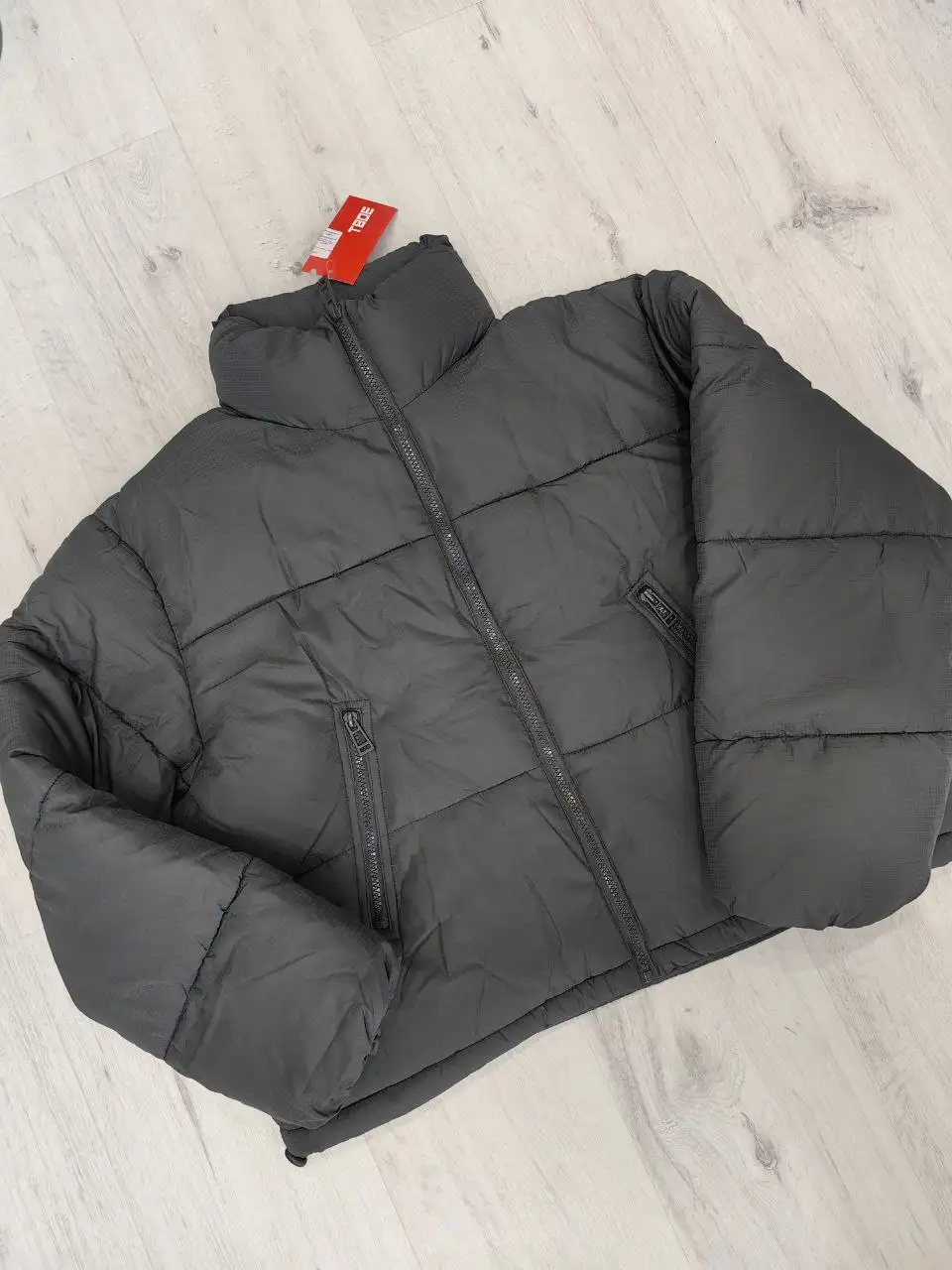 Демисезонная укороченная куртка серого цвета 48 размера - Верхняя одежда (Одежда) в Ярославль