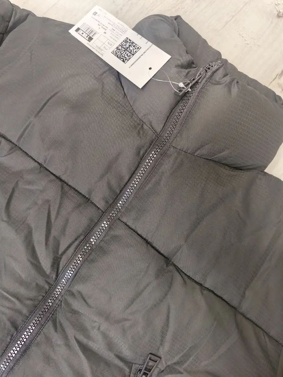 Демисезонная укороченная куртка серого цвета 48 размера - Верхняя одежда (Одежда) в Ярославль