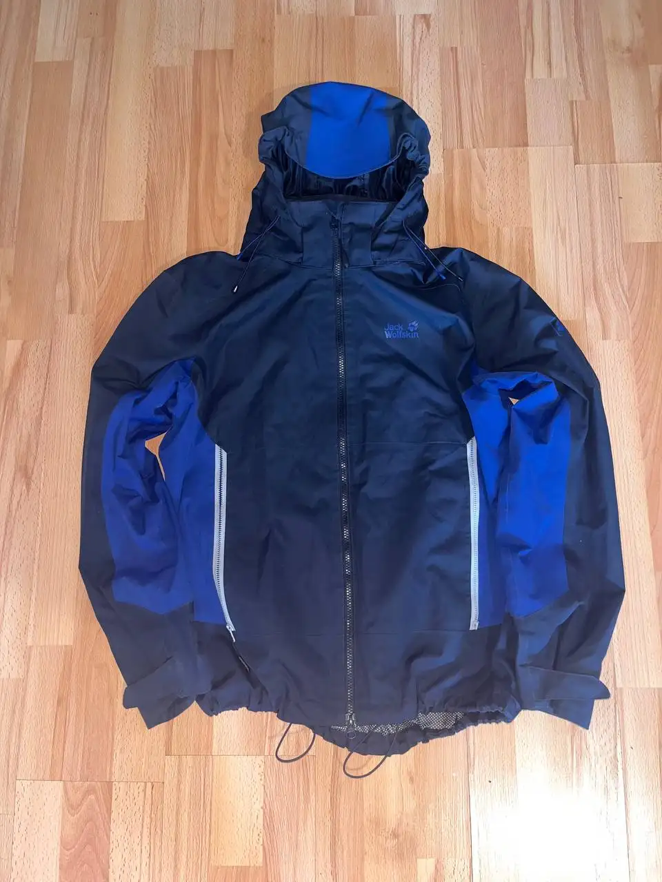 Продажа двух ветровок: женская черная и синяя Jack Wolfskin - Верхняя одежда (Одежда) в Ярославль