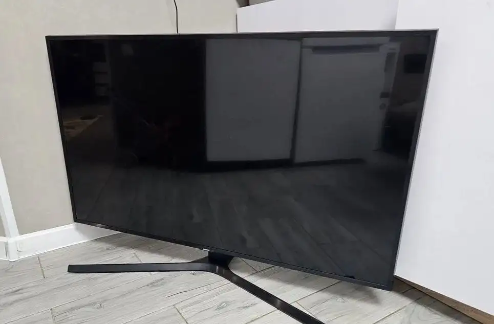 Продам 50-дюймовый смарт-телевизор Samsung на Tizen OS - Телевизоры (Электроника) в Ярославль