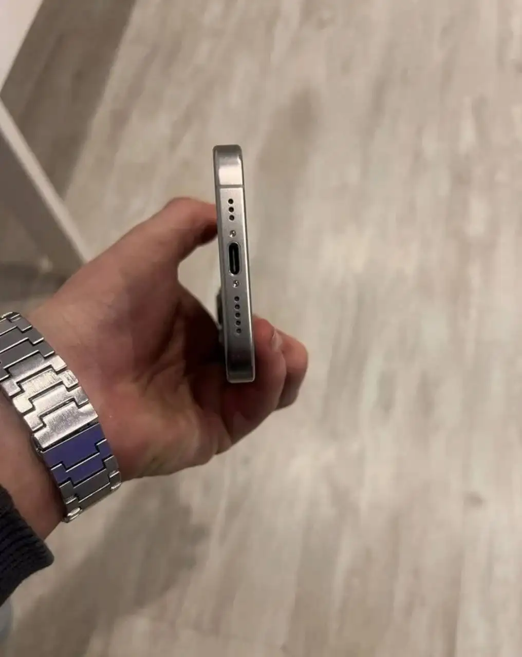 Продам iPhone 15 Pro 128 ГБ в белом цвете - Смартфоны (Электроника) в Ярославль