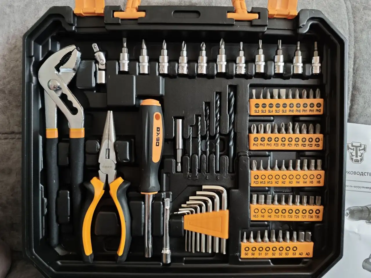 DEKO DKCD20FU-Li 20В аккумуляторная дрель-шуруповерт с комплектом - Инструменты (Электроника) в Ярославль