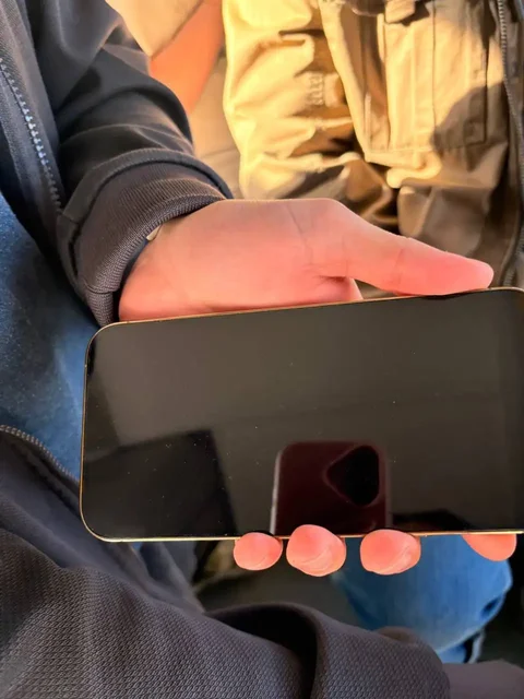 iPhone 13 Pro Max 80% акум, экран без царапин, грани поцарапаны - Смартфоны в Ярославль