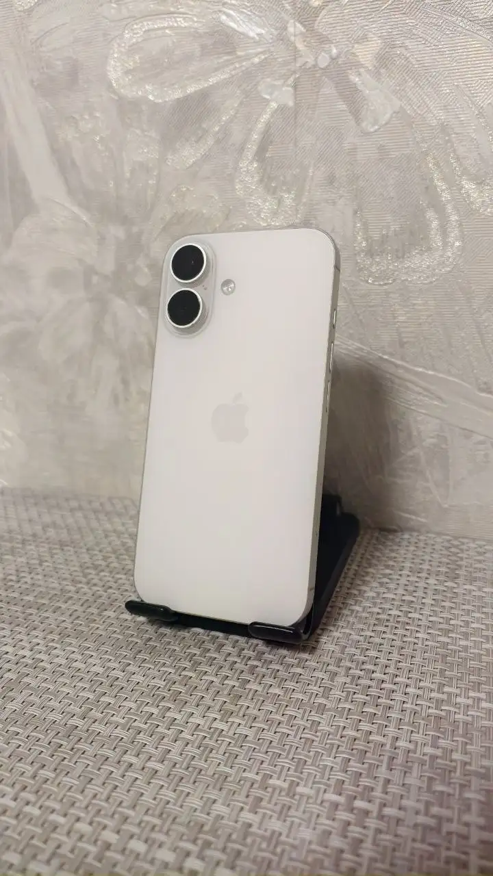 iPhone 16 128GB Белый оригинал с гарантией - Смартфоны (Электроника) в Ярославль
