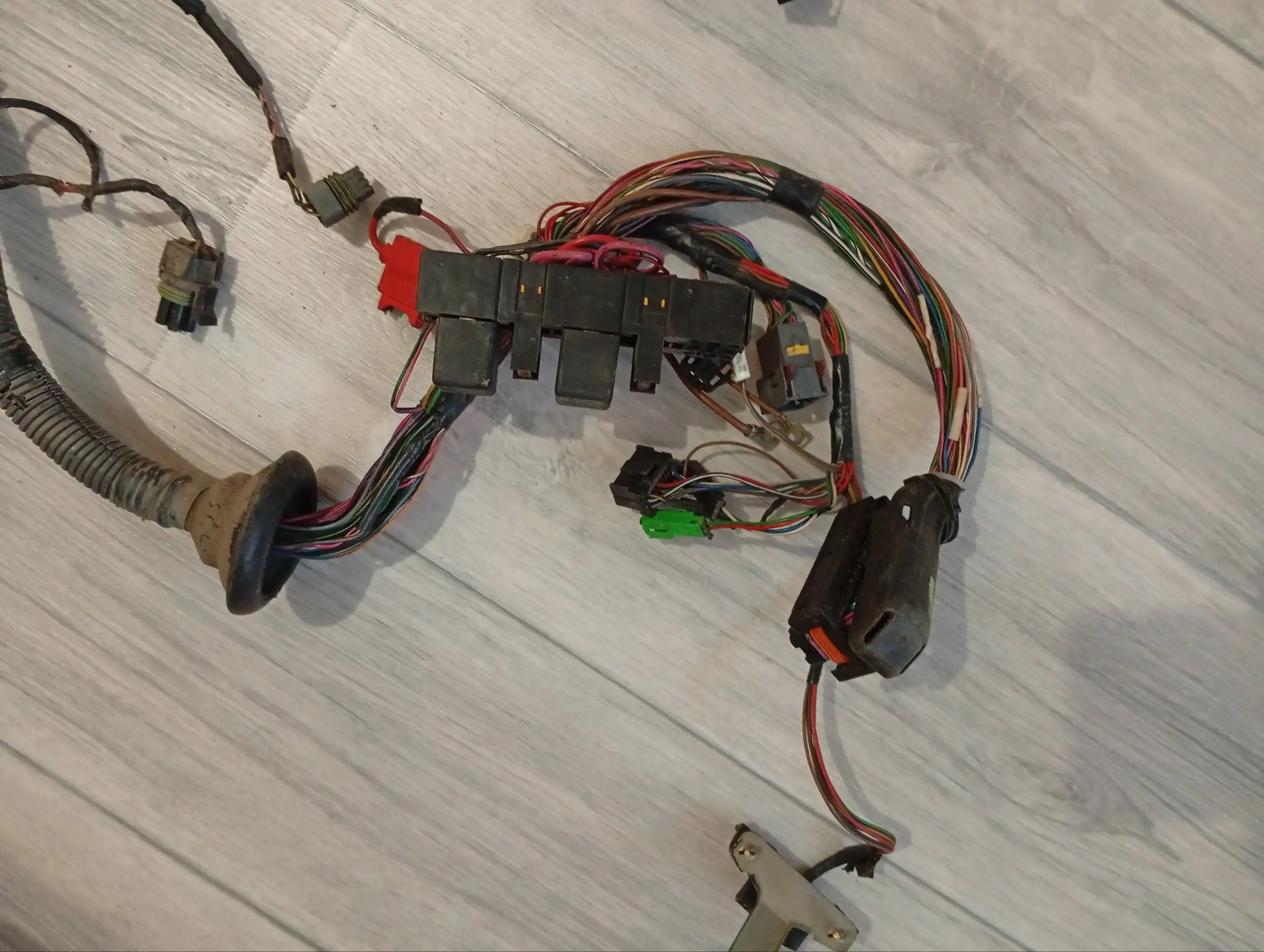 Запчасти для ВАЗ: двигатель, поворотники, коса подкапотная, колесо - Автозапчасти для ВАЗ (Запчасти) в Ярославль