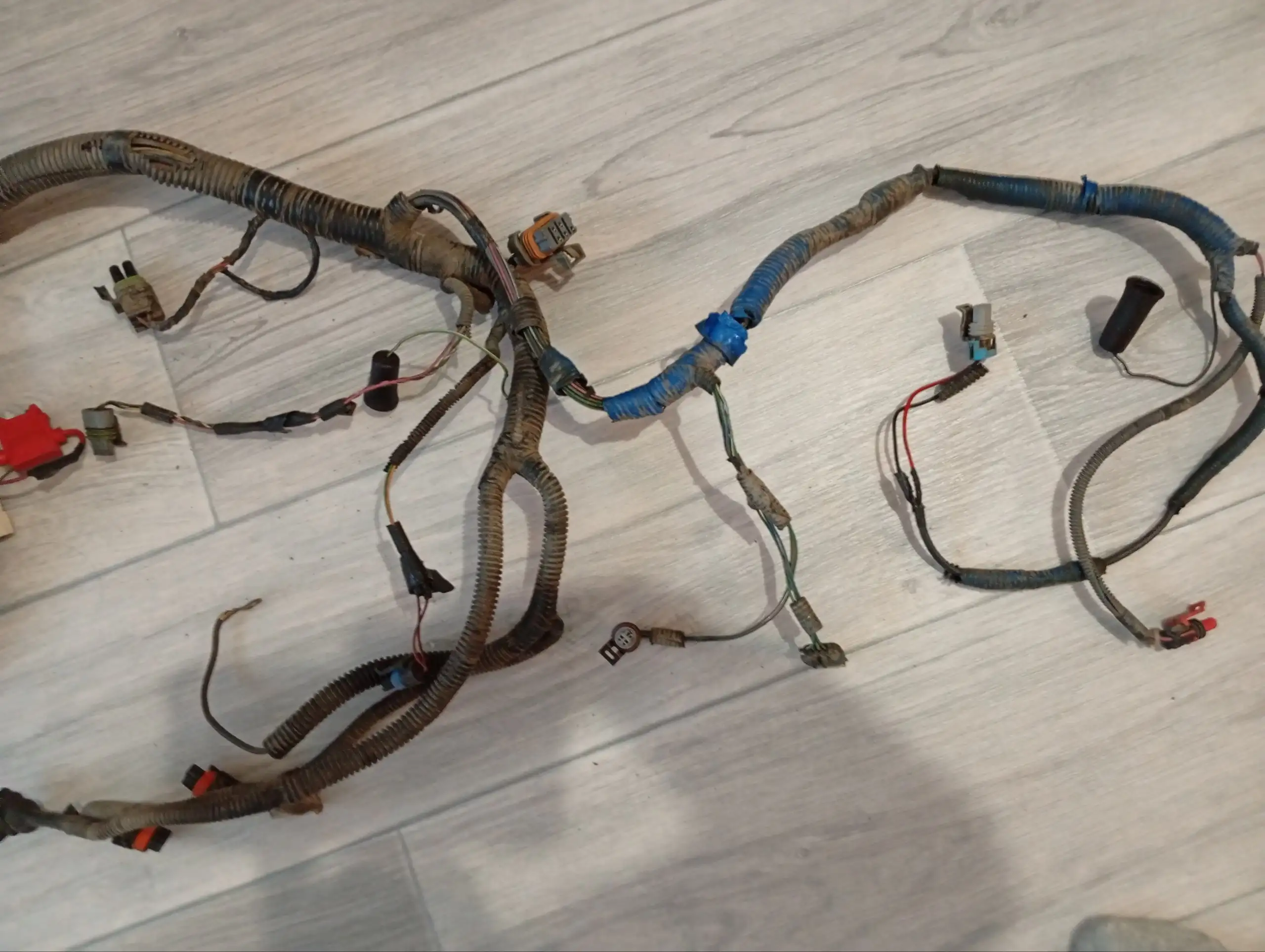 Запчасти для ВАЗ: двигатель, поворотники, коса подкапотная, колесо - Автозапчасти для ВАЗ (Запчасти) в Ярославль