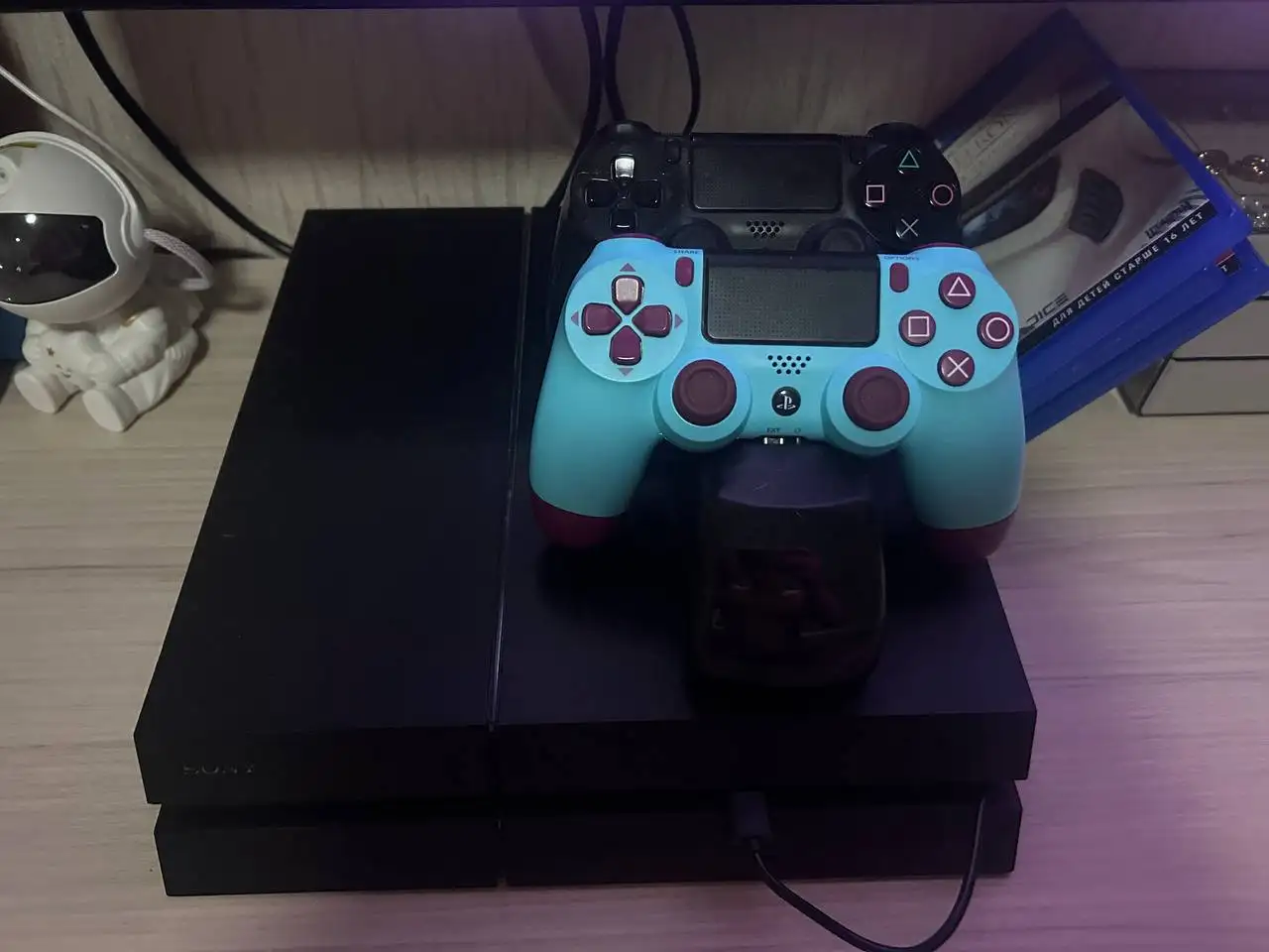 Продажа Xbox One 500 ГБ с геймпадом и играми - Игровые приставки (Электроника) в Ярославль