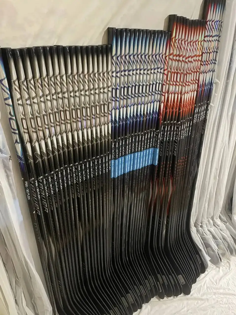 Топовые перчатки Bauer Flylite и клюшки Bauer Flylite - Хоккей (Хобби и отдых) в Ярославль