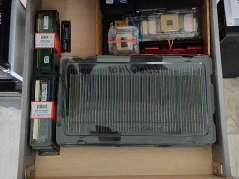 Продажа оперативной памяти DDR4 и накопителей - частное объявление в Ярославль