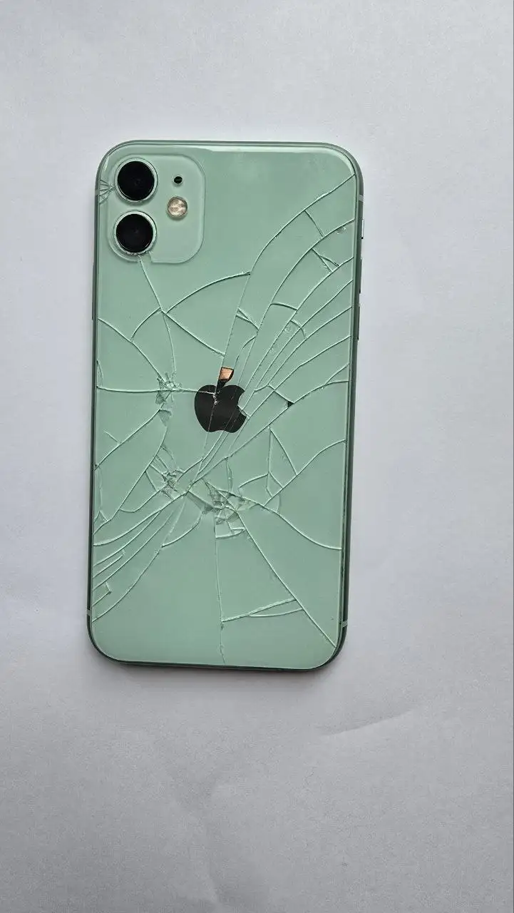 iPhone 11 128GB зеленый с дефектами - Смартфоны и аксессуары (Электроника) в Ярославль