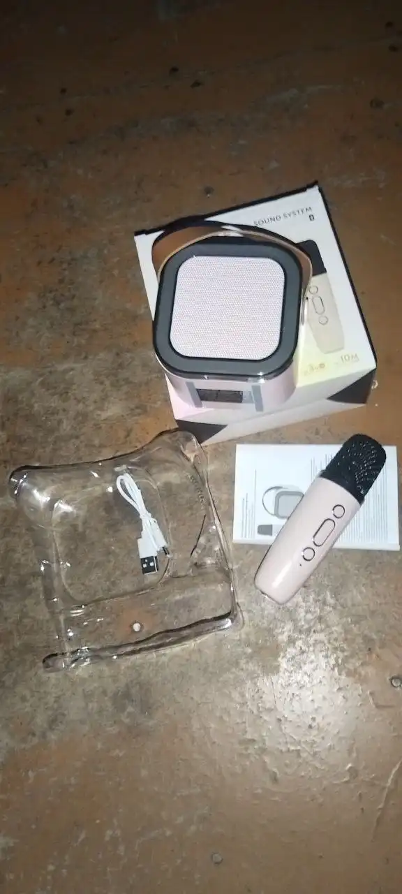 Беспроводная колонка с микрофоном розового цвета