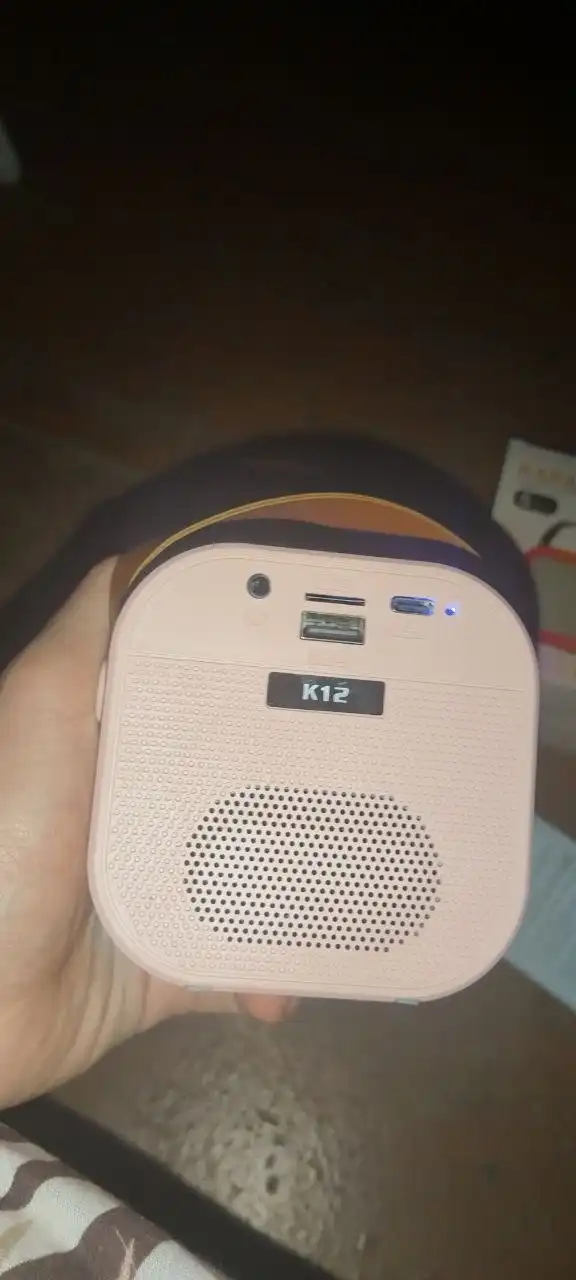 Беспроводная колонка с микрофоном розового цвета