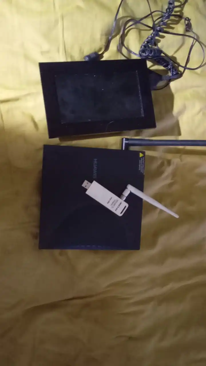 Фото рамка и Wi-Fi роутер