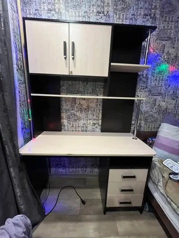 Продам стол со сколами на столешнице - частное объявление в Ярославль