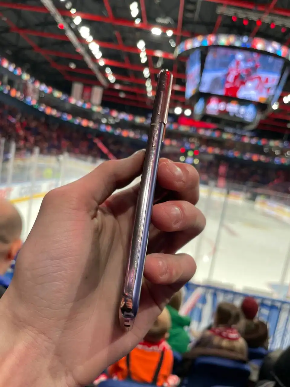 Samsung Galaxy S21 5G в фиолетовом цвете