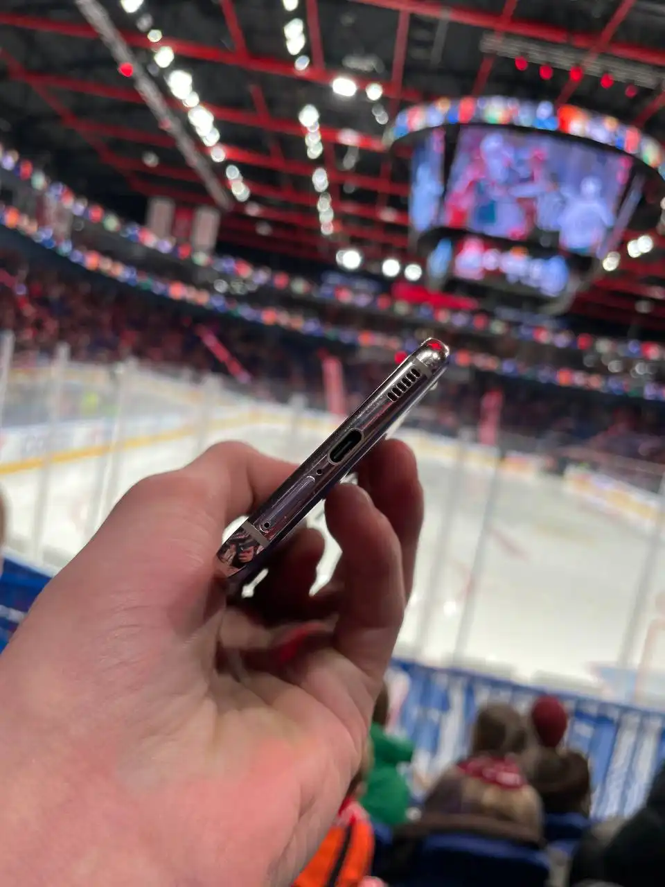 Samsung Galaxy S21 5G в фиолетовом цвете