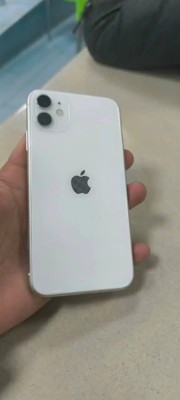 Обмен iPhone 11 64GB белого цвета - Смартфоны (Электроника) в Ярославль