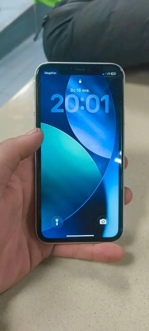 Обмен iPhone 11 64GB белого цвета - Смартфоны (Электроника) в Ярославль