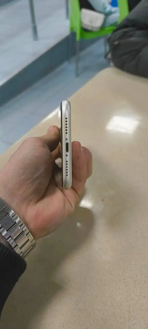 Обмен iPhone 11 64GB белого цвета - Смартфоны (Электроника) в Ярославль