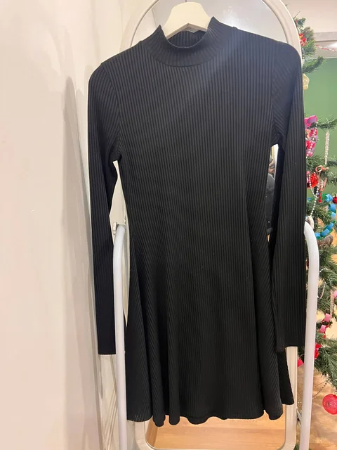 Продам платье размер S ткань плотная лапша - Женская одежда в Ярославль