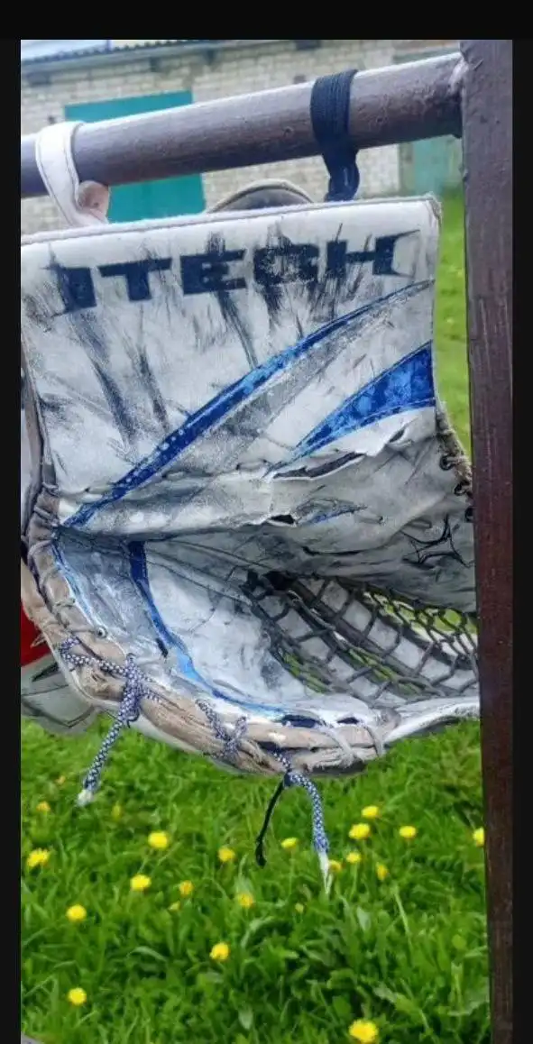 Продам хоккейную форму полный комплект с клюшками - Спортивный инвентарь (Хобби и отдых) в Ярославль