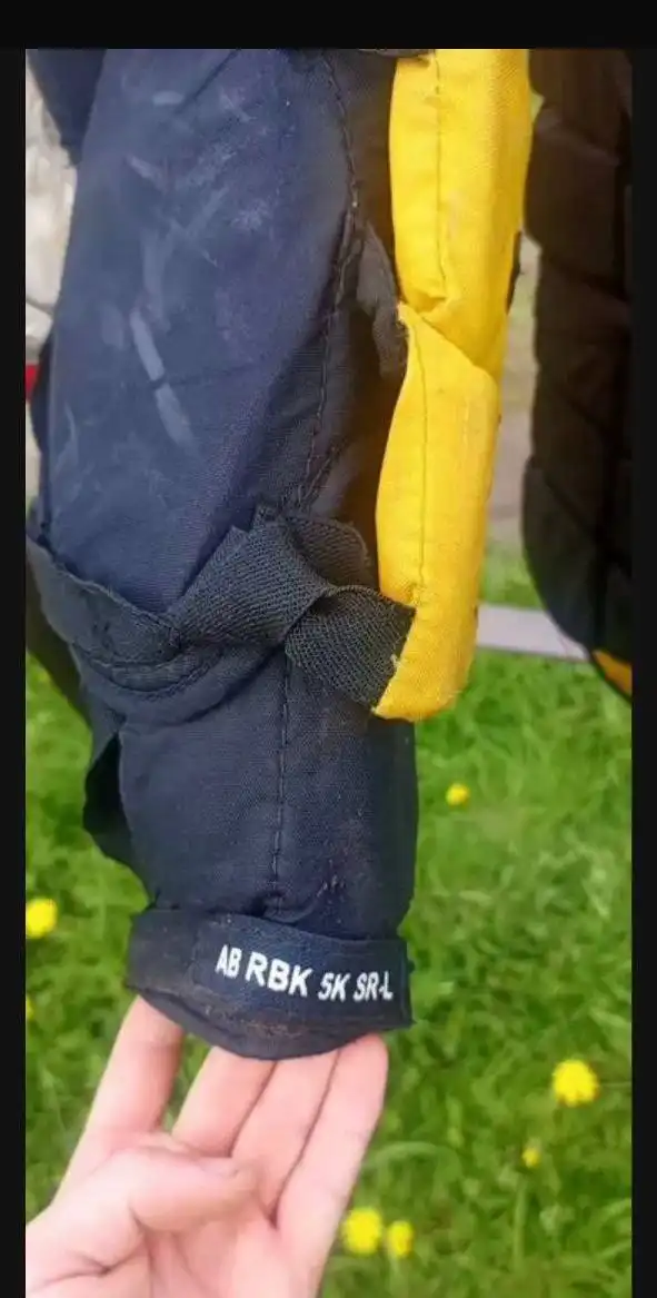 Продам хоккейную форму полный комплект с клюшками - Спортивный инвентарь (Хобби и отдых) в Ярославль