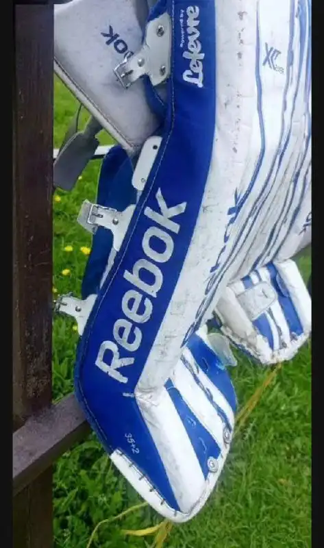 Продам хоккейную форму полный комплект с клюшками - Спортивный инвентарь (Хобби и отдых) в Ярославль