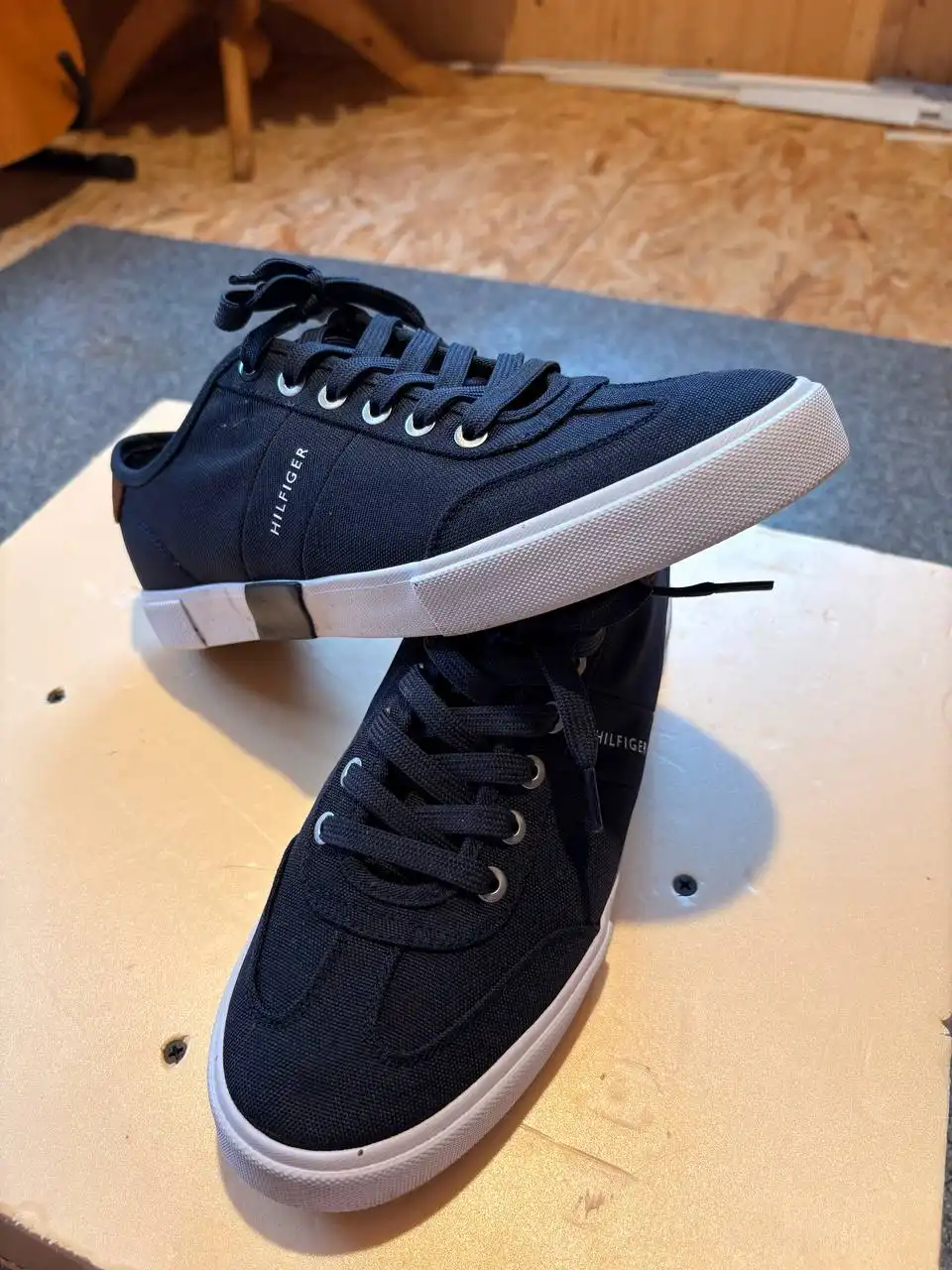 Кеды Tommy Hilfiger новые, размер 42 синий - Обувь (Одежда) в Пермь