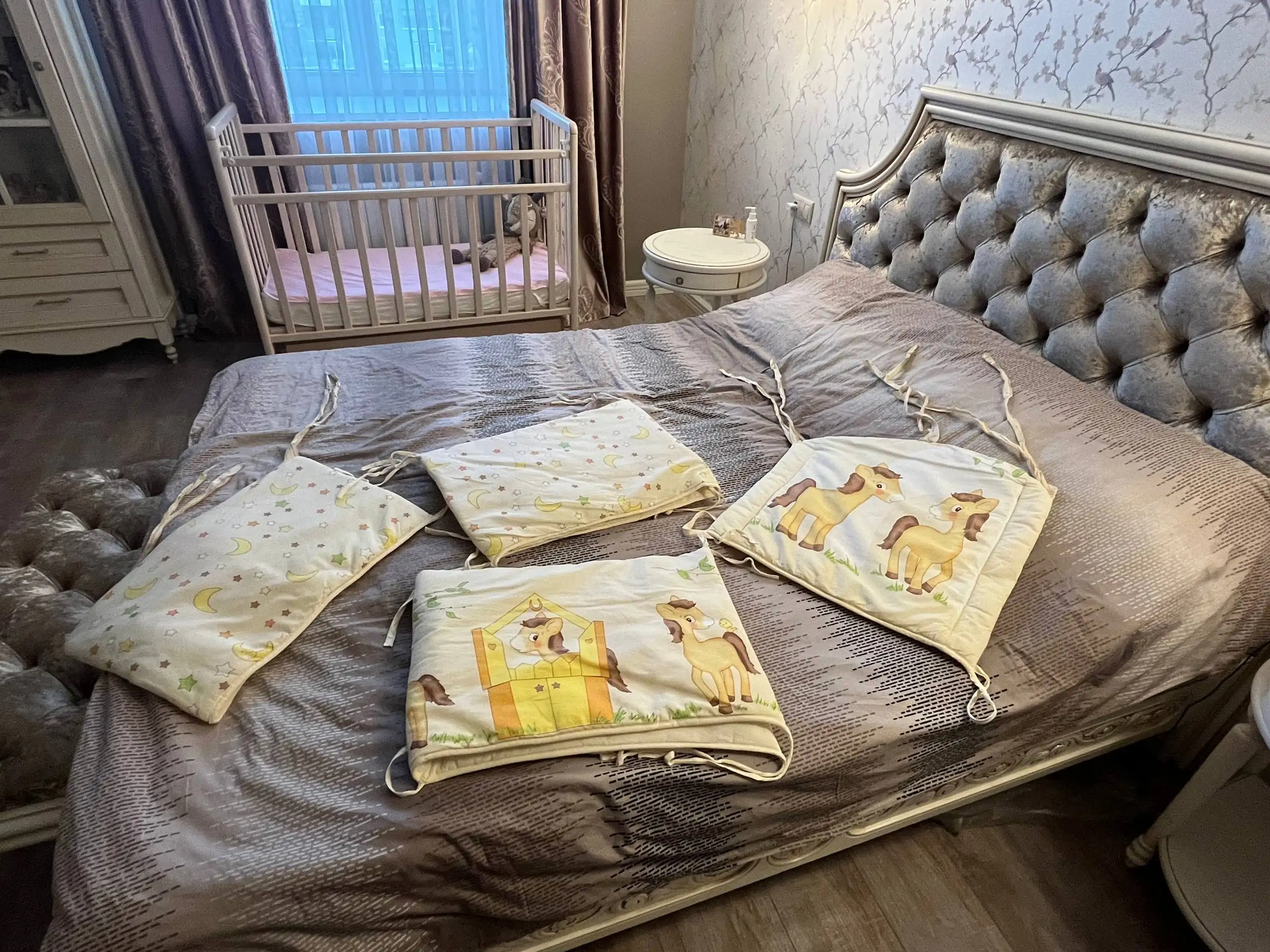 Продам детскую кроватку с маятником и комплектом - Детская мебель (Товары для детей) в Пермь