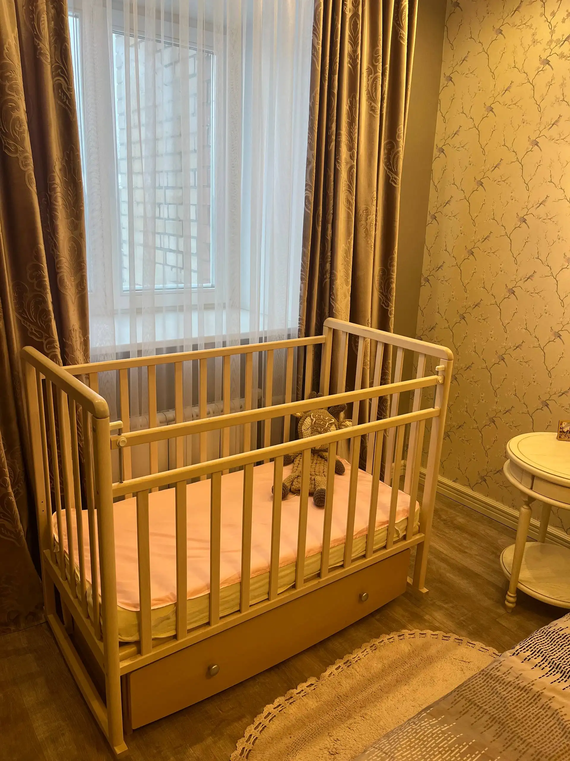 Продам детскую кроватку с маятником и комплектом - Детская мебель (Товары для детей) в Пермь