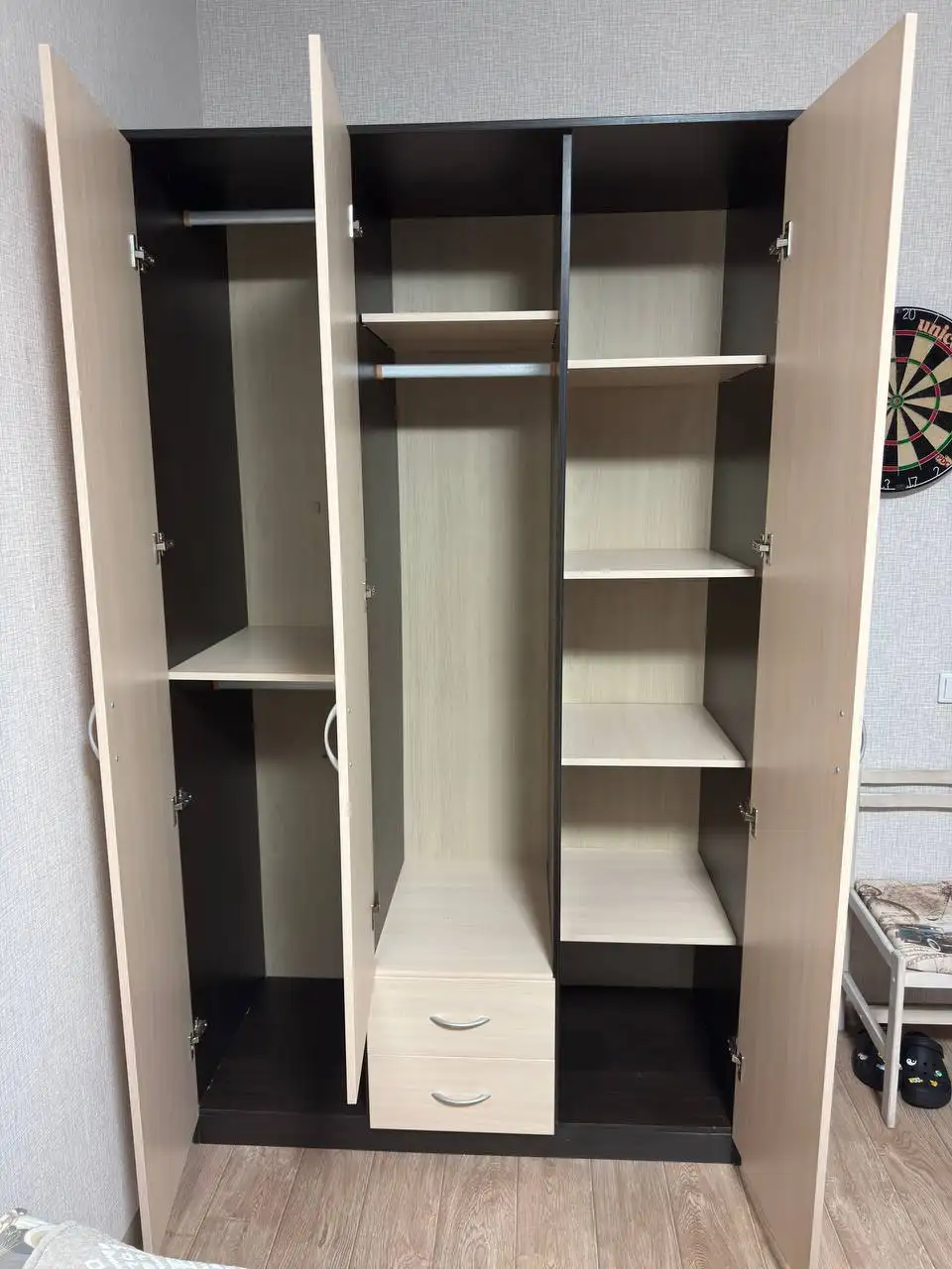 Продается трехстворчатый шкаф с зеркалом - Мебель (Для дома и дачи) в Пермь