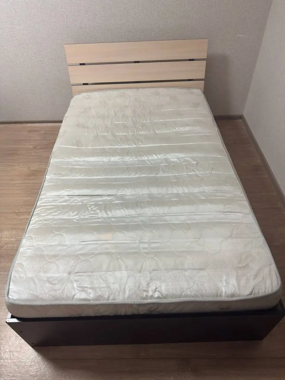 Продаётся полутороспальная кровать в отличном состоянии - Мебель (Для дома и дачи) в Пермь