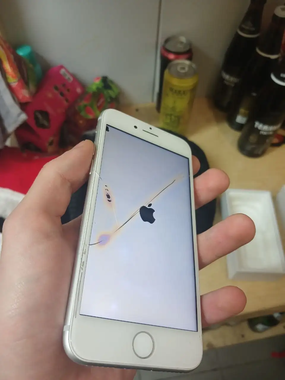 Продажа смартфона iPhone 8 64 ГБ с аккумулятором - Смартфоны (Электроника) в Пермь