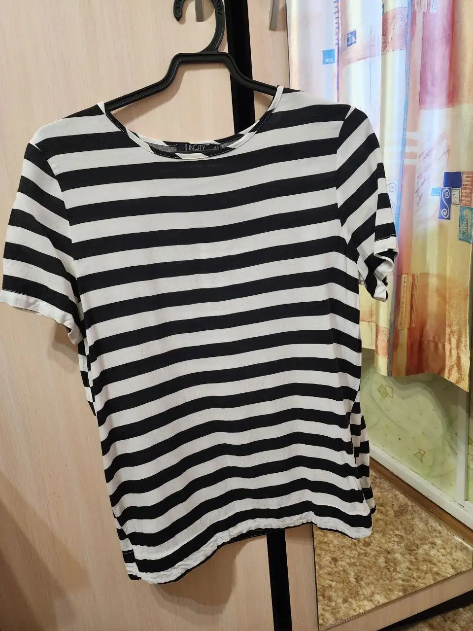 Продам футболку Insity 48 размер - Футболки (Одежда) в Пермь