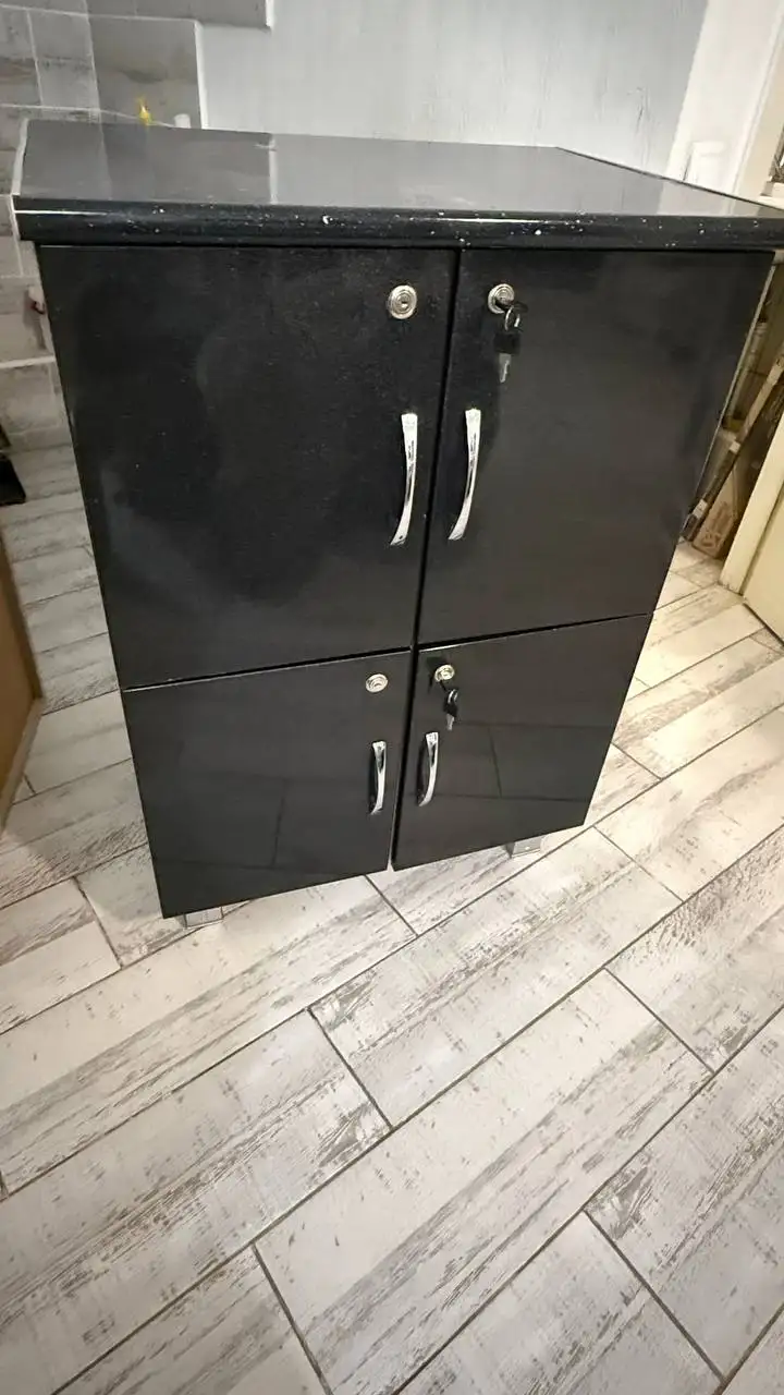 Продам кухонный гарнитур для маленькой кухни - Кухонная мебель (Для дома и дачи) в Пермь