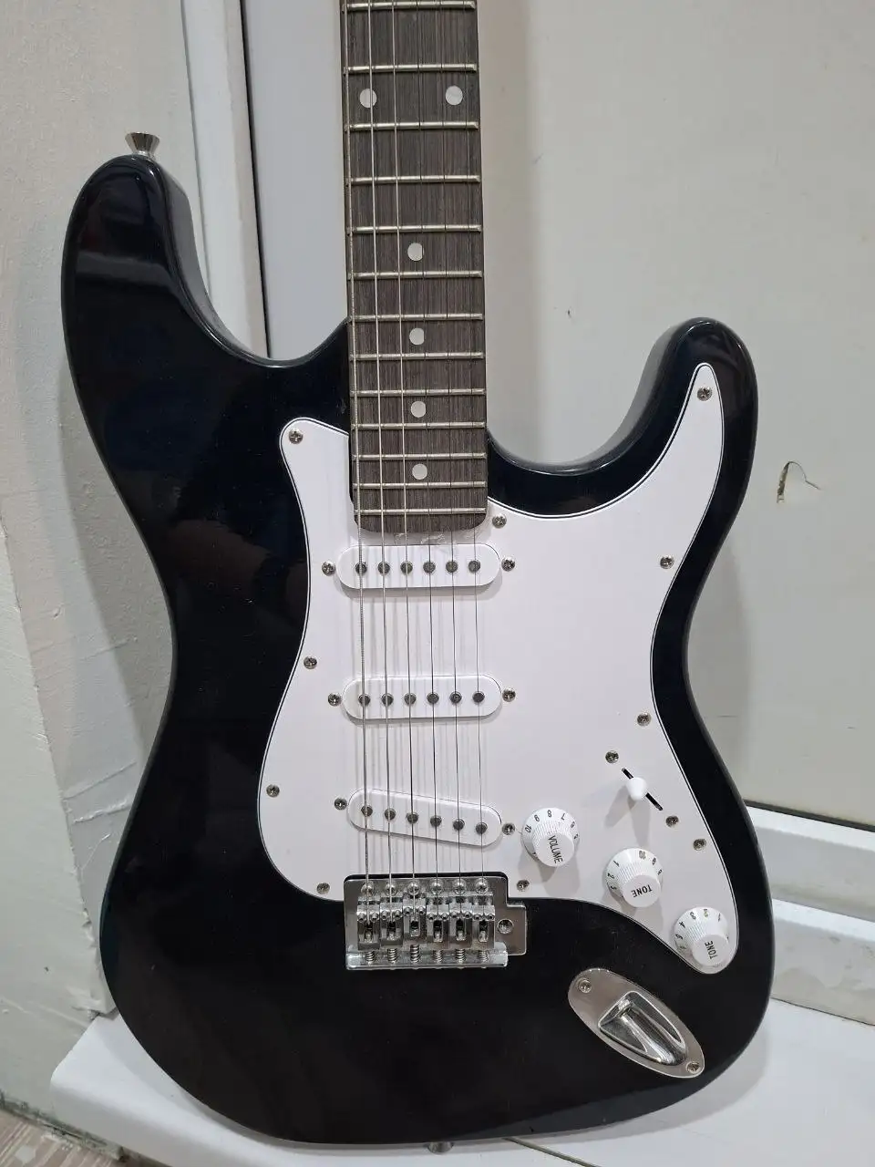 Продам электрогитару Terris с комбиком и комплектующими - Музыкальные инструменты (Хобби и отдых) в Пермь