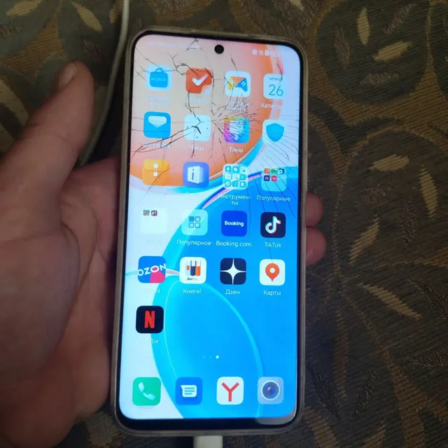 Honor X8 8/128 с разбитым экраном - Компьютерная техника в Пермь