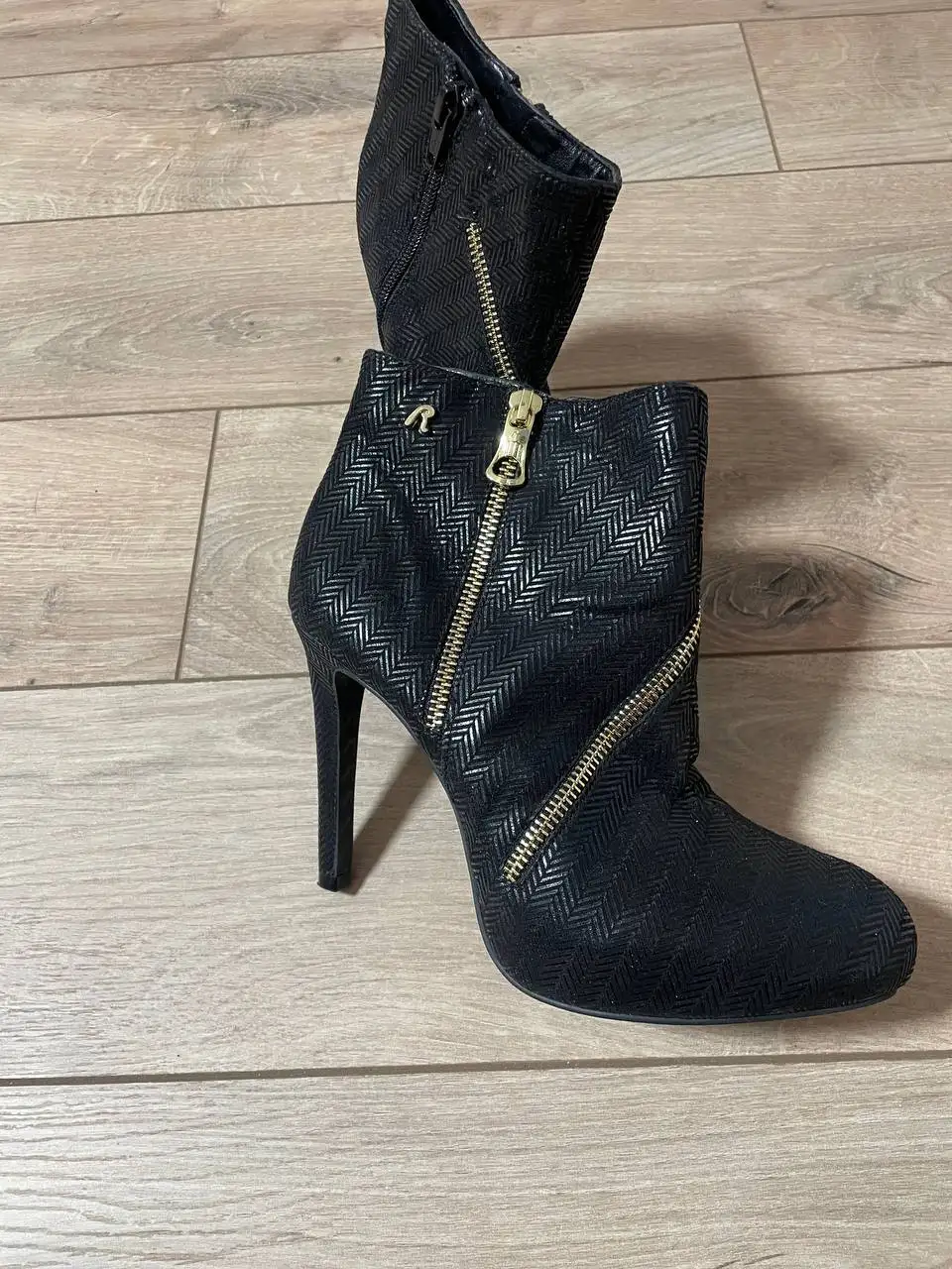 Оригинальные замшевые ботильоны Replay 38 размер и лёгкая женская куртка размер М(42/44) - Женская обувь и верхняя одежда (Одежда) в Пермь