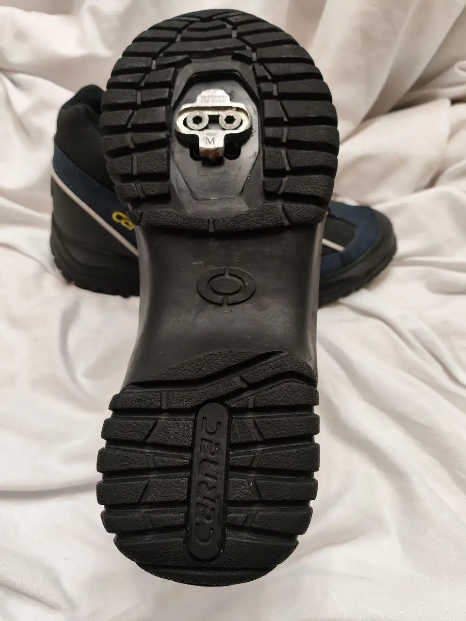 Крепкие вело-шузы с креплениями Shimano - Велоспорт (Хобби и отдых) в Пермь