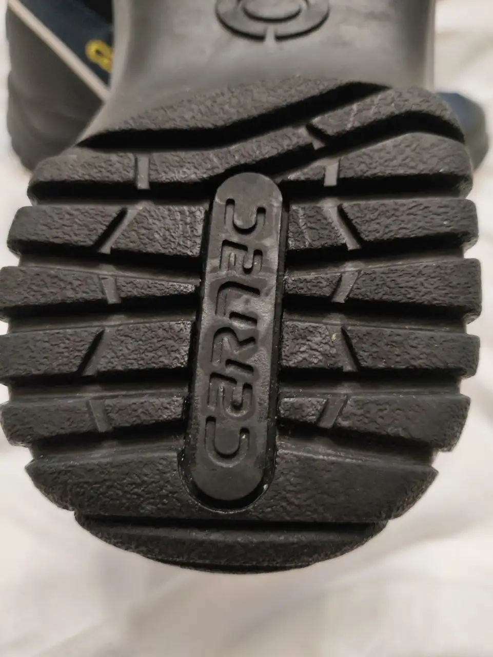 Крепкие вело-шузы с креплениями Shimano - Велоспорт (Хобби и отдых) в Пермь