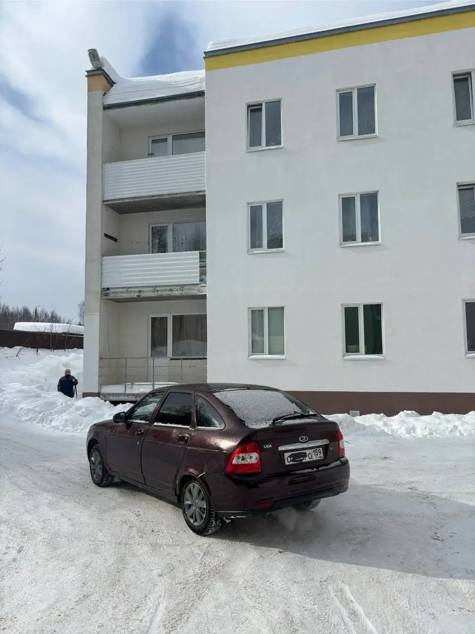 Продам Приору 2011 года выпуска цвета портвейн - Авто в Пермь