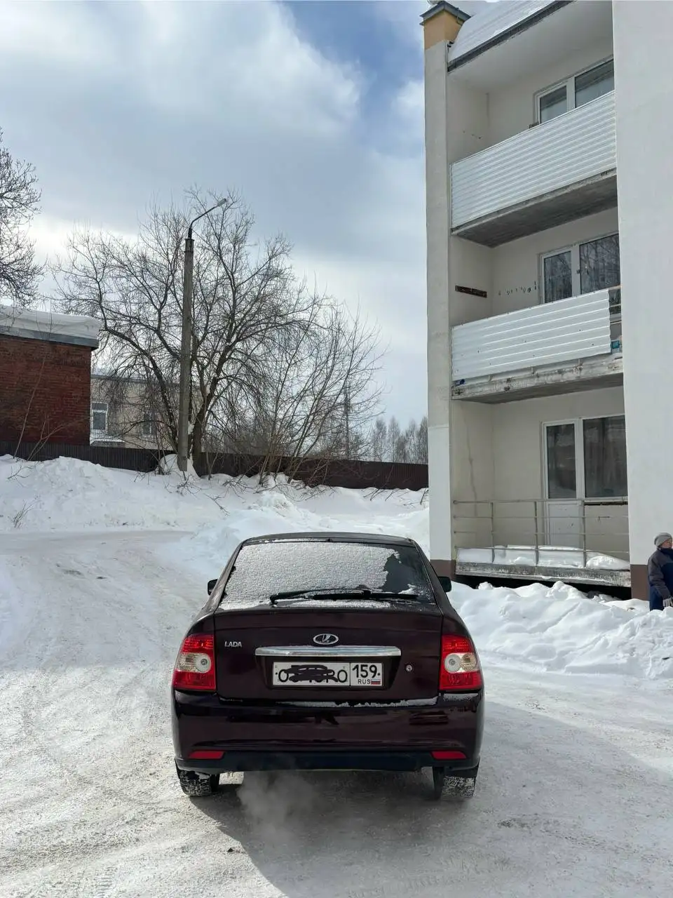 Продам Приору 2011 года выпуска цвета портвейн - Авто в Пермь