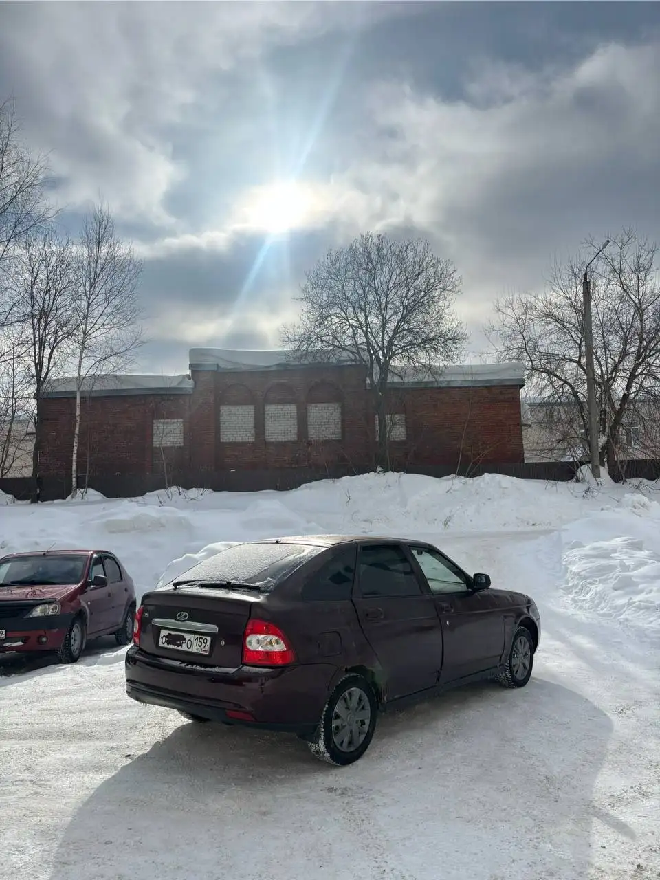 Продам Приору 2011 года выпуска цвета портвейн - Авто в Пермь