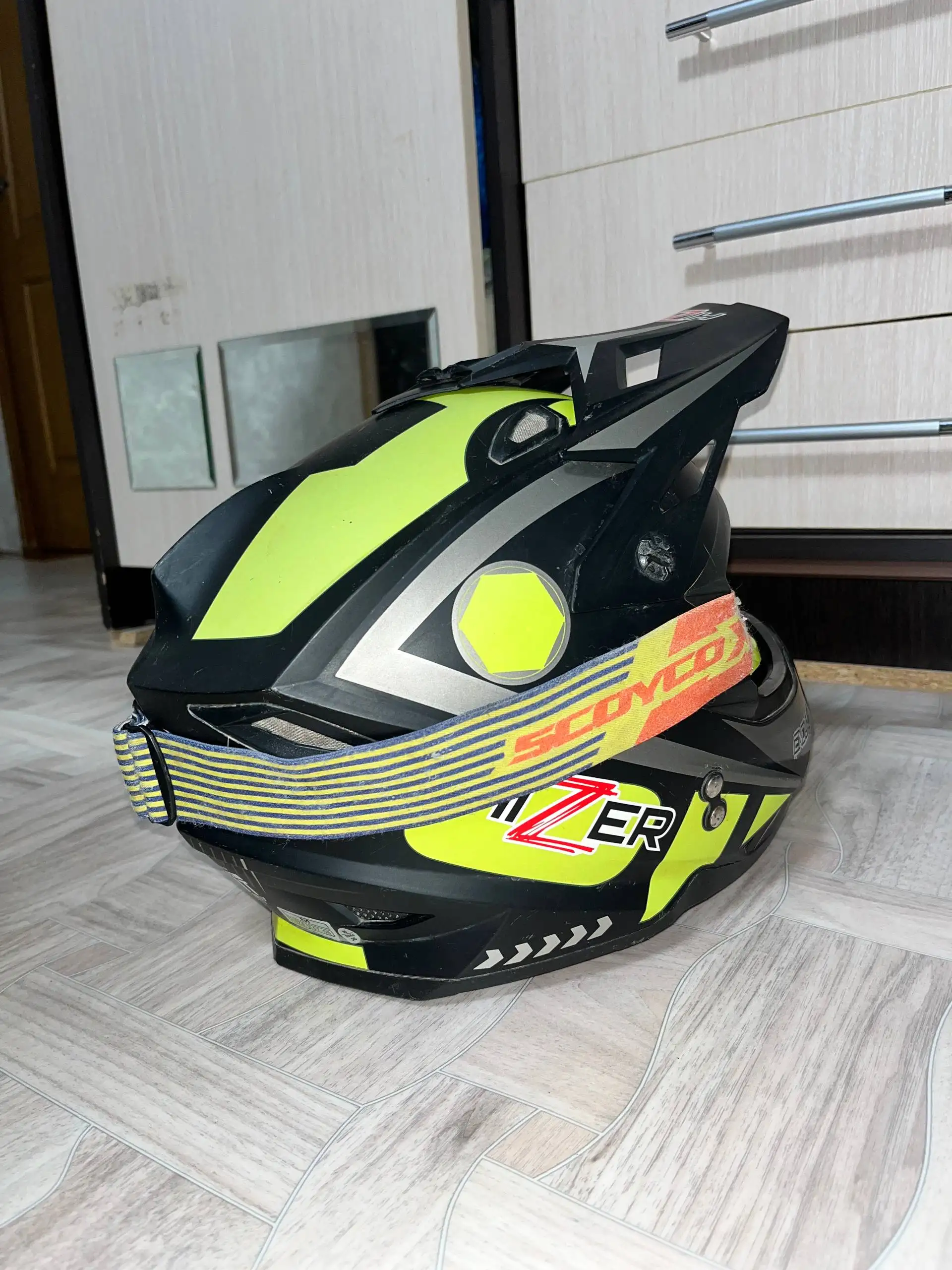 Мотошлем с очками б/у - Мотоциклы (Хобби и отдых) в Пермь