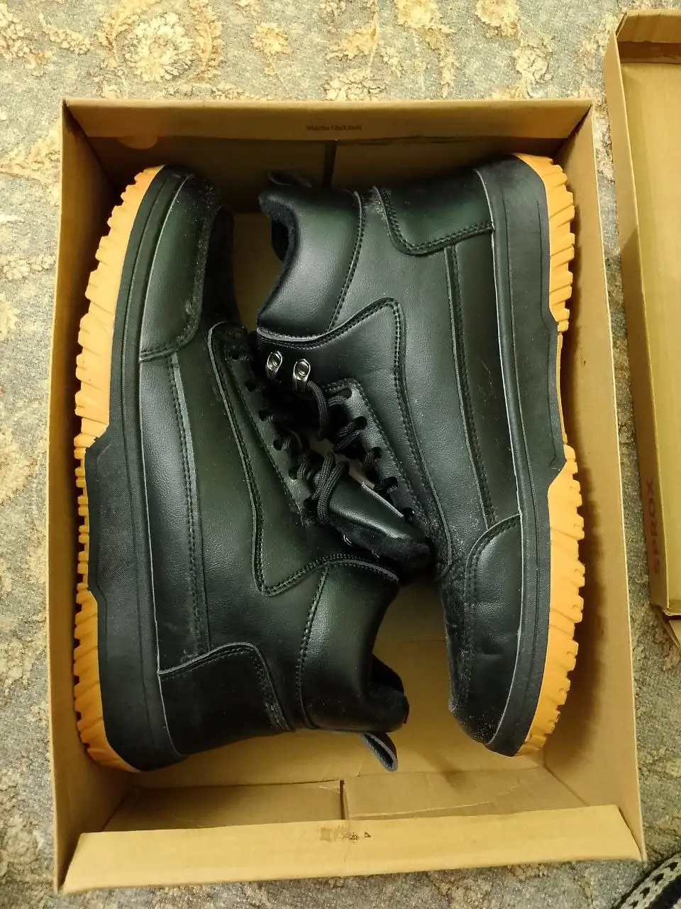 Куртка демисезонная и кроссовки новые - Верхняя одежда и обувь (Одежда) в Пермь