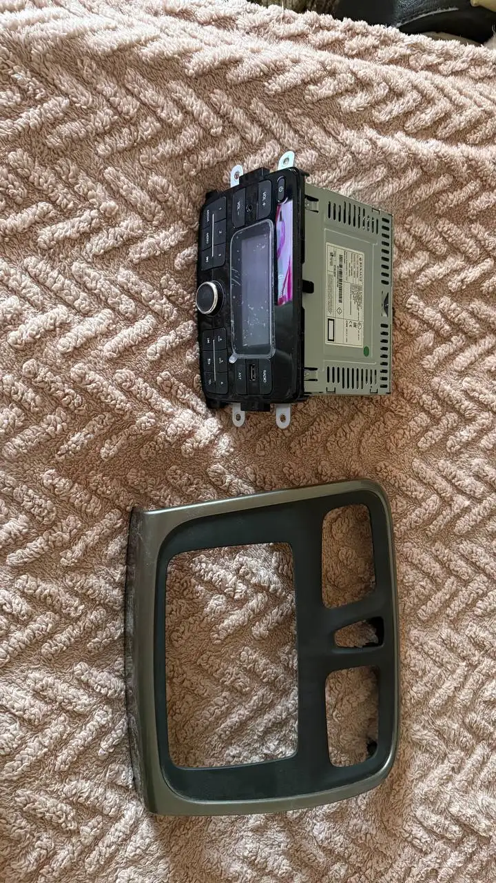 Продается магнитола для Рено Логан 2 - Аксессуары (Авто) в Пермь