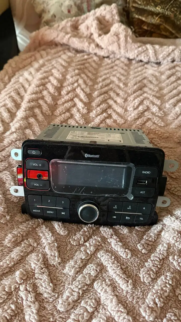 Продается магнитола для Рено Логан 2 - Аксессуары (Авто) в Пермь