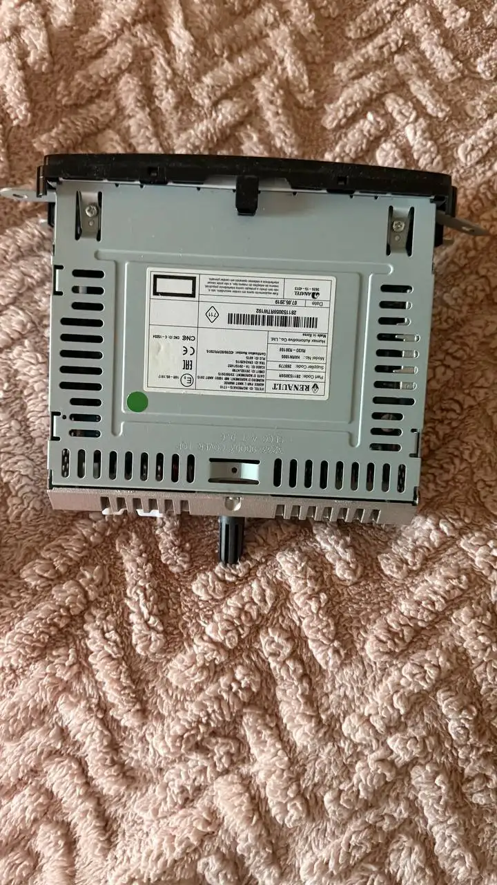 Продается магнитола для Рено Логан 2 - Аксессуары (Авто) в Пермь