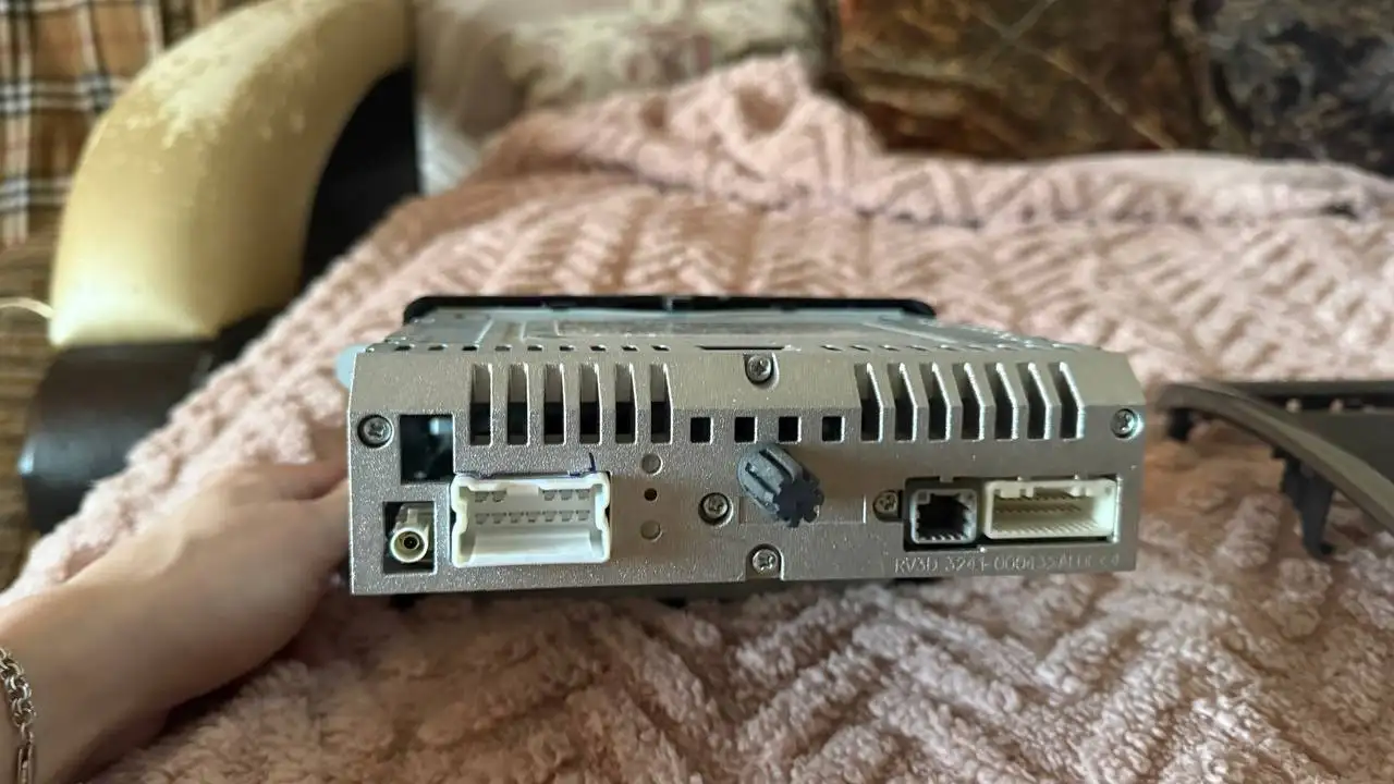 Продается магнитола для Рено Логан 2 - Аксессуары (Авто) в Пермь