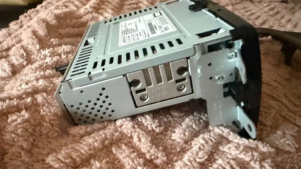 Продается магнитола для Рено Логан 2 - Аксессуары (Авто) в Пермь